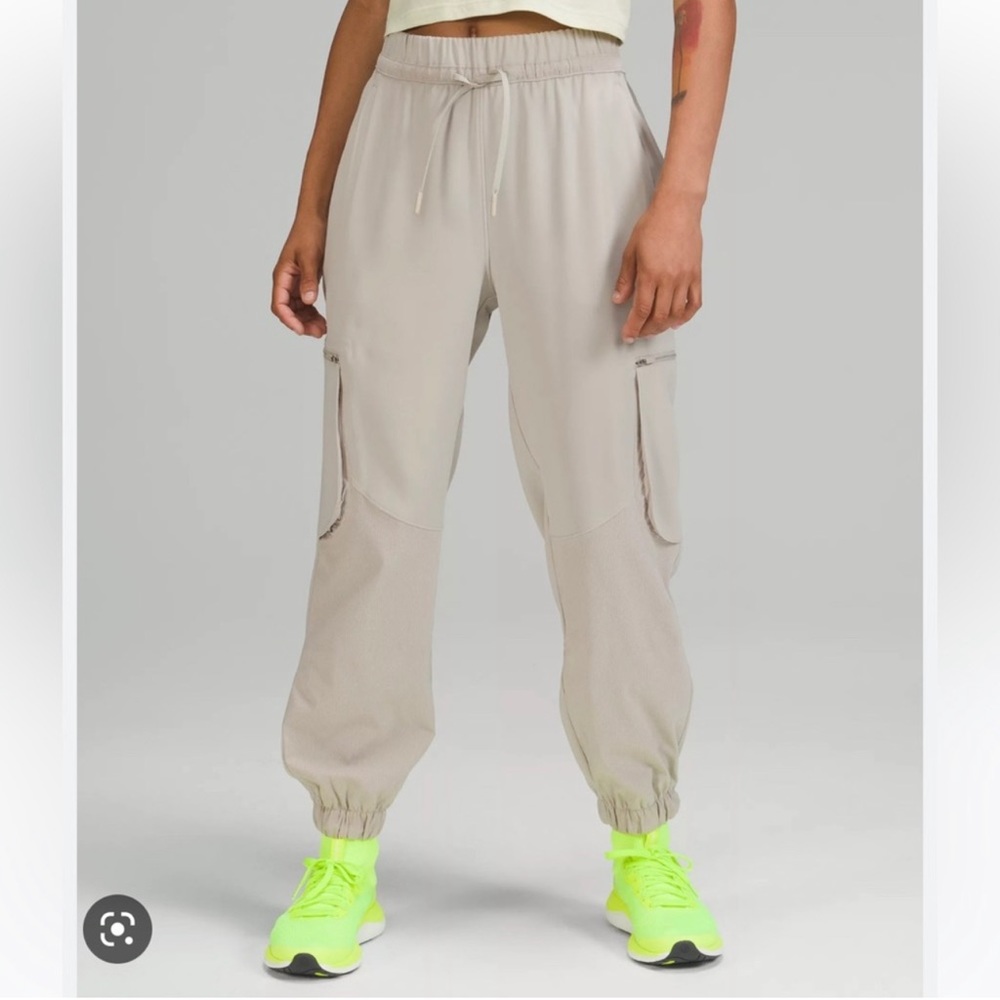 NWT Lululemon Relaxed MR Cargo Pant